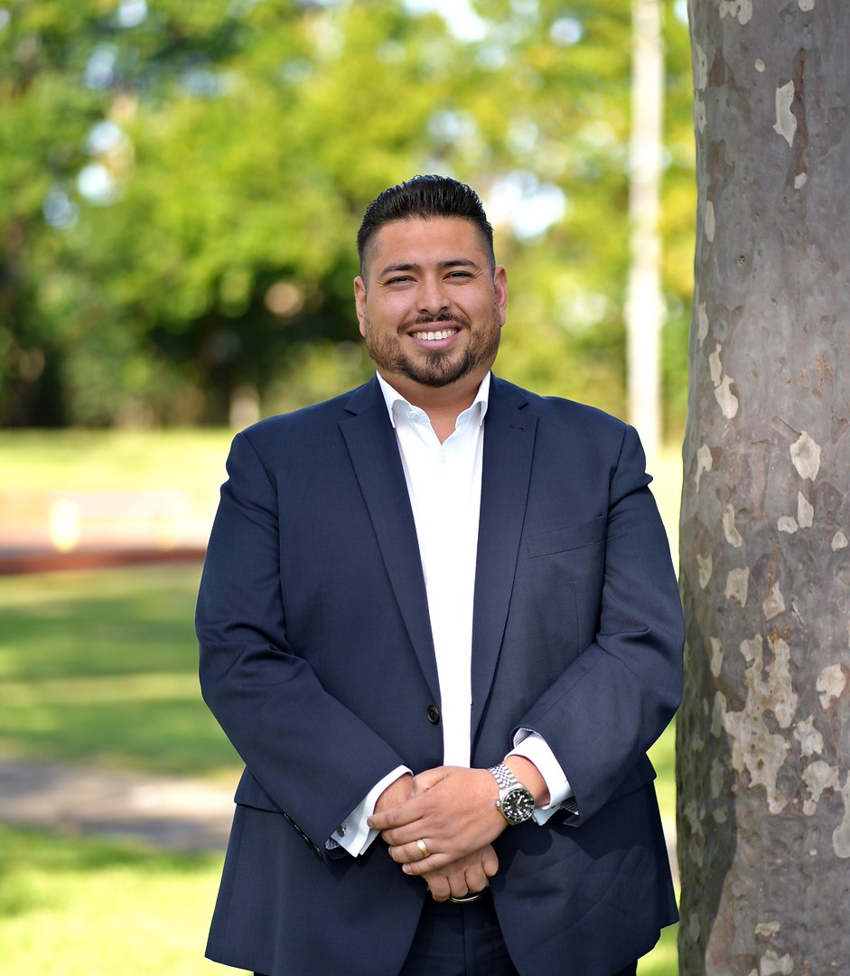Josue Aura, Sales Associate at