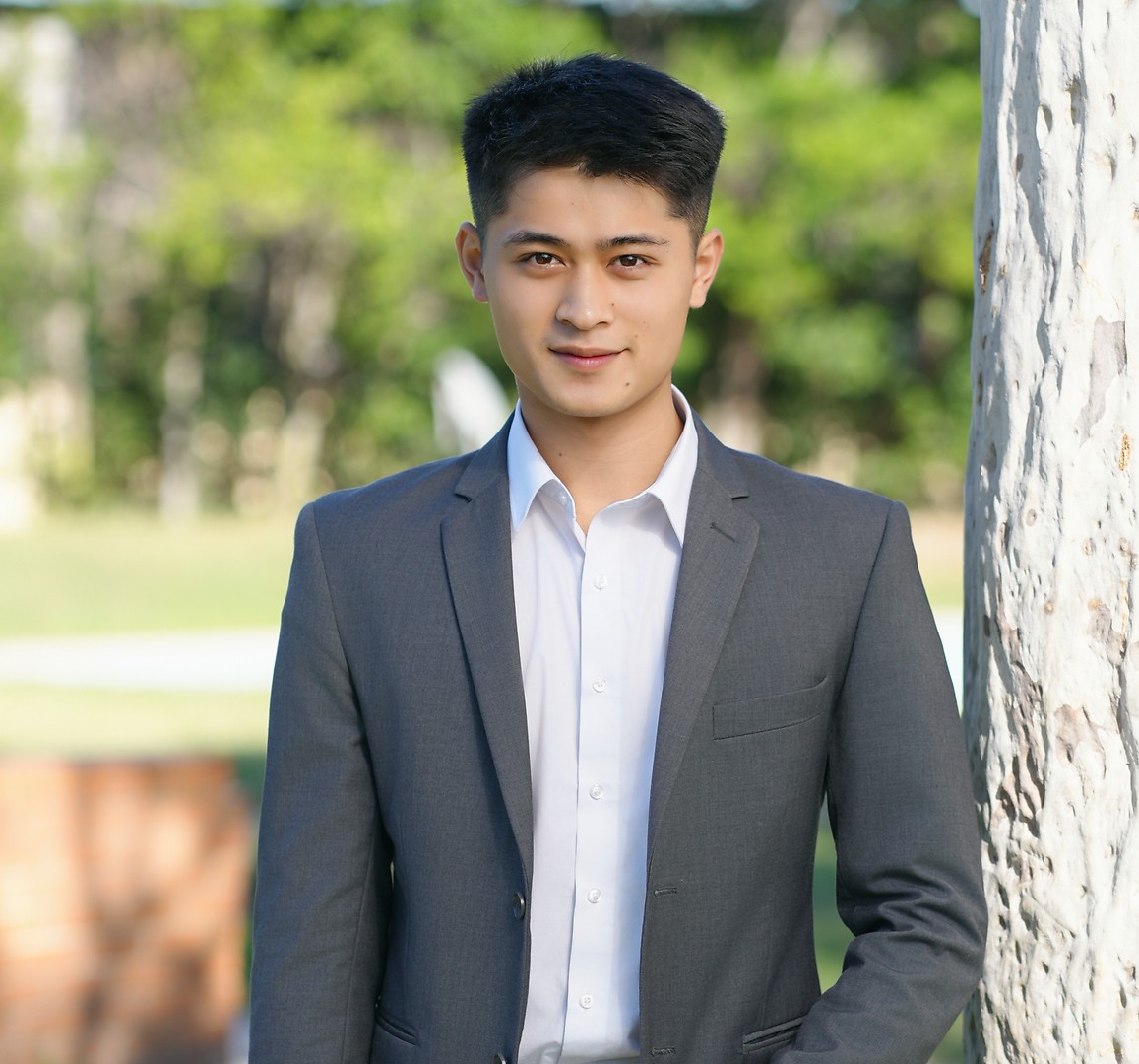 Davis Truong, Sales Associate at 